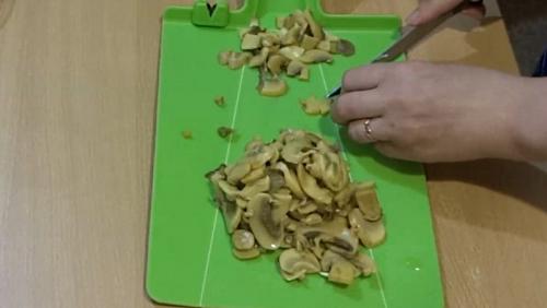 Рецепт салат Клеопатра с курицей и крабовыми палочками. Салат Клеопатра с крабовыми палочками