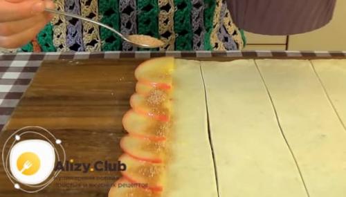 Булочки с яблоками из слоеного теста розочки. Пошаговое приготовление