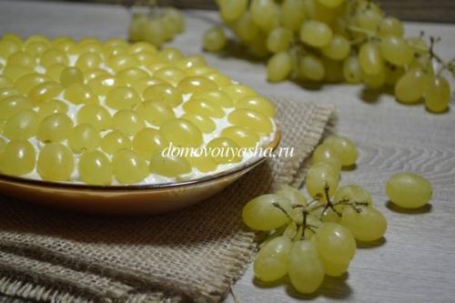 Салат с виноградом и курицей и грецкими орехами и сыром рецепт. Салат Тиффани с виноградом, курицей и орехами