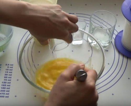 Ажурные блинчики на кефире с кипятком. Вкусные блины на кефире в дырочку — рецепт с кипятком