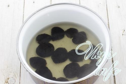 Салат с курицей и черносливом и грибами. Рецепт 1: салат с грибами и черносливом слоями с огурцом (с фото)