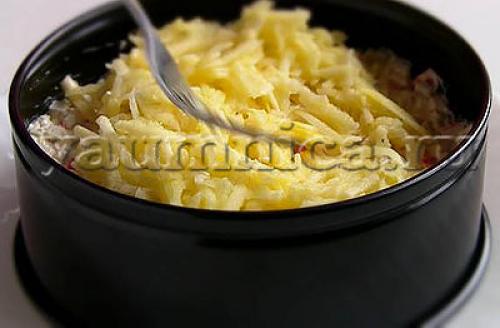 Слоеный салат с крабовыми палочками и ветчиной – пошаговый рецепт с фото