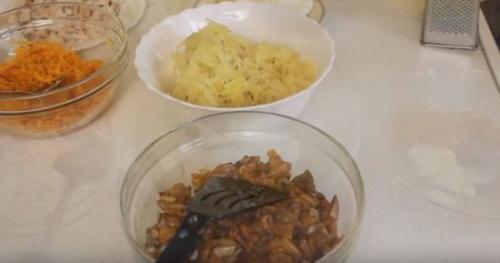 Салат из куриной грудки и грибами: «Грибы под шубой» — слоеный салат