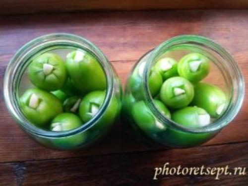 Зеленые помидоры на зиму рецепты маринованные с чесноком и морковью на зиму. Ингредиенты: