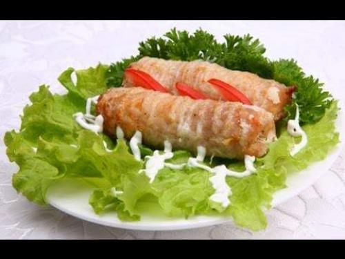 Крученики из свиного филе с черносливом и сыром