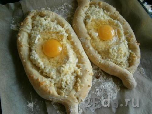 Тесто для хачапури по-аджарски на кефире. Хачапури по-аджарски на кефире