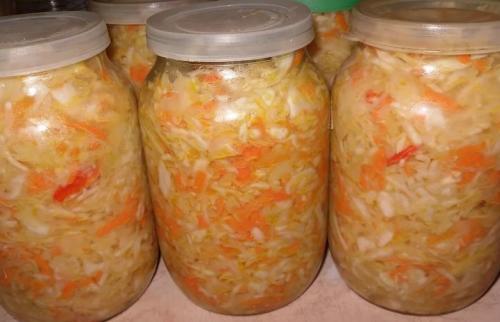 Как вкусно квасить капусту в домашних условиях в банках простой рецепт. Простой рецепт очень вкусной квашеной капусты в кастрюле