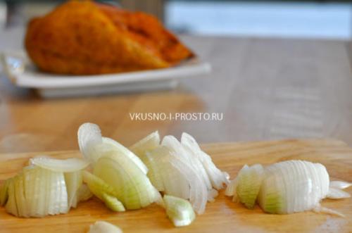 Салат из копченой куриной грудки с ананасом и грибами. Салат с копченой грудкой и ананасами