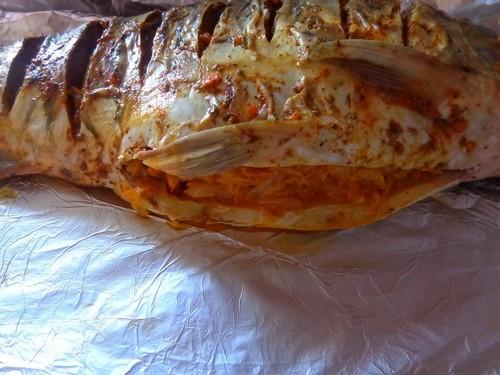 Рецепт карпа фаршированного запеченного в духовке в фольге с овощами. Карп запеченный с овощами