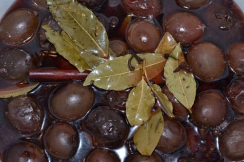 Маринованные сливы Угорка