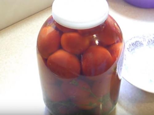 Вкусные соленые помидоры на зиму. Солёные помидоры в банках, как бочковые