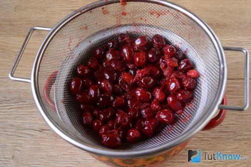 Как сделать джем из кизила без косточек. Как приготовить джем из кизила без косточек на зиму?