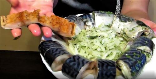 Как посолить скумбрию в домашних условиях вкусно и быстро без рассола. Как вкусно и быстро засолить рыбу в морозилке без рассола в домашних условиях?