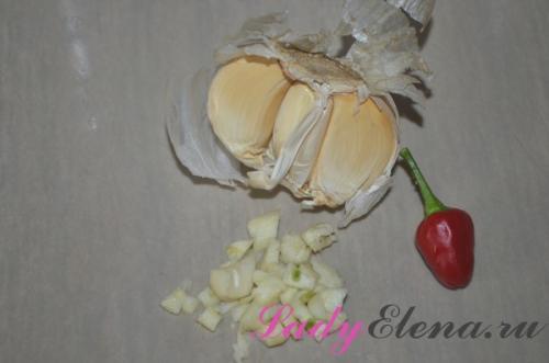 Салат с фасолью и сухариками и помидорами и колбасой рецепт. Вкусный салат с фасолью и копченой колбасой и сухариками – фото рецепт