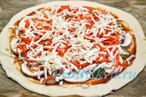 Пицца с солеными огурцами и грибами. Необходимые ингредиенты
