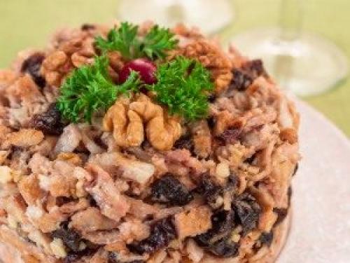 Салат восторг с черносливом. Салат «Восторг»