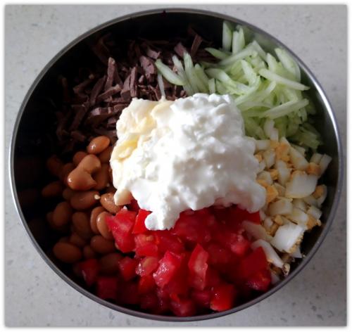 Салат из свиного сердца с фасолью. Салат из красной капусты со свиным сердцем и фасолью