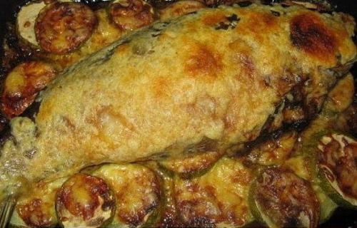 Карп с овощами запеченный в фольге в духовке. Что это за рыба такая и с чем едят?