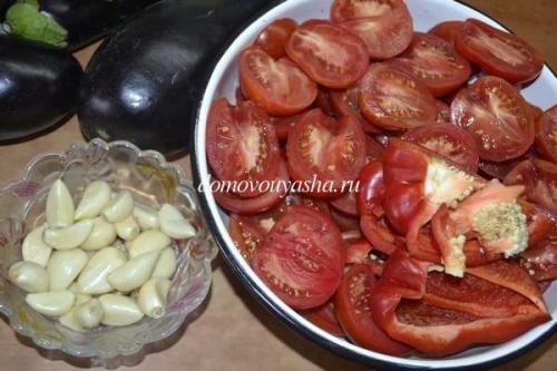 Баклажаны жареные в томате с чесноком на зиму. Баклажаны в томате с чесноком на зиму