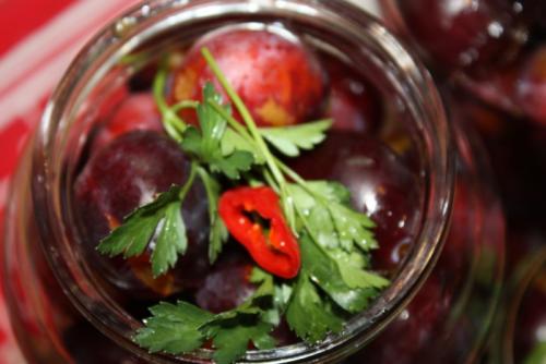 Маринованные сливы на зиму рецепты без стерилизации с чесноком. Слива маринованная с чесноком на зиму без стерилизации