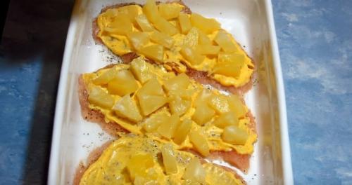 Рецепт Куриное филе с ананасами и сыром в духовке. Общие принципы приготовления