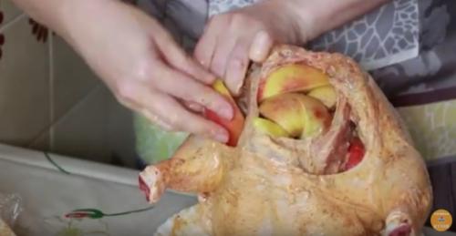 Курица в духовке с лимоном и яблоками. Курица Запеченная с Яблоками - Ну, оОчень вкусная