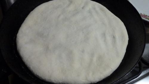 Лепешки на кефире с начинкой на сухой сковороде. Лепешки с начинкой на кефире – жарятся без масла! Пошаговый рецепт с фото