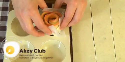 Розочки из дрожжевого теста и яблок. Пошаговое приготовление