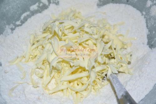 Пицца с солеными огурцами и яйцом. Пицца с колбасой и солеными огурцами. Рецепт с пошаговыми фото