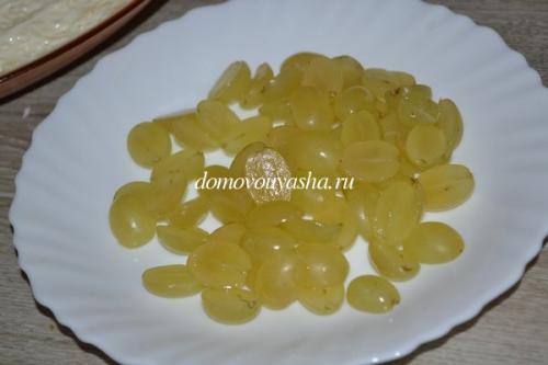 Салат с виноградом и курицей и грецкими орехами и сыром рецепт. Салат Тиффани с виноградом, курицей и орехами