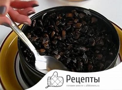 Салат с куриной грудкой и грибами слоями. Слоёный салат с курицей и грибами «Шик»