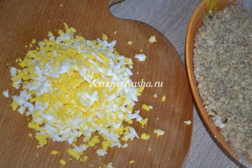 Салат с виноградом и курицей и грецкими орехами и сыром рецепт. Салат Тиффани с виноградом, курицей и орехами