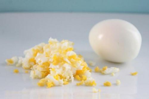 Как приготовить сырный салат с яйцом и чесноком. Сырный салат с яйцом и чесноком: рецепт приготовления и украшение