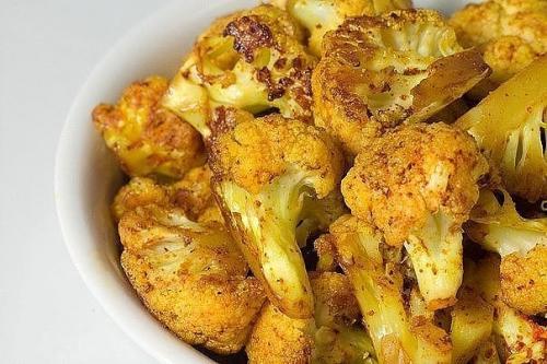 Жареная в кляре цветная капуста.