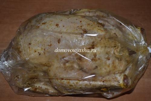 Курица с яблоками в духовке в рукаве рецепт. Курица фаршированная яблоками в духовке в рукаве. Рецепт с фотографиями.