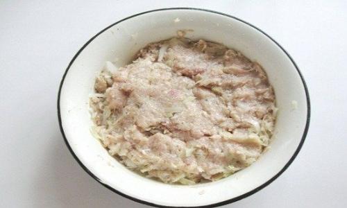 Ленивые голубцы в сметане на сковороде. Ленивые голубцы в белом соусе