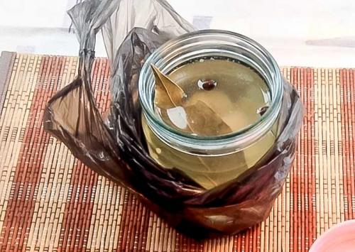 Маринованный чеснок головками по-армянски. Хрустящий маринованный чеснок быстрого приготовления