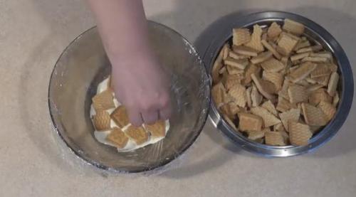 Ленивый торт из печенья со сметаной. Торт без выпечки из печенья, сметаны и бананов за 15 минут