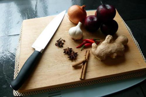 Сливовый соус к мясу название. Рецепт сливового соуса к мясу: грузинская и китайская тема