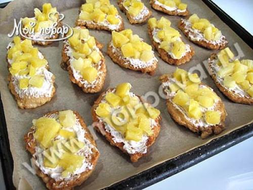 Отбивные из куриного филе с ананасом и сыром в духовке рецепты. Куриные отбивные с ананасами и сыром