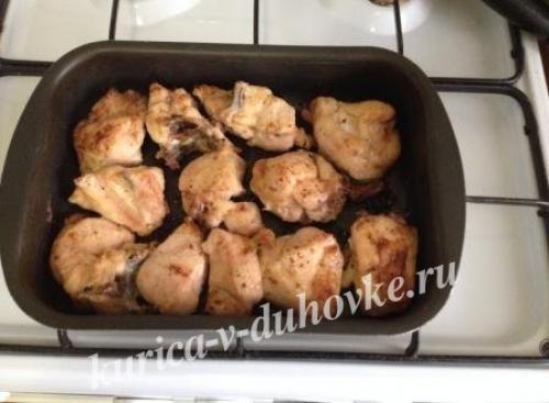 Курица кусочками в духовке с чесноком и майонезом рецепт. Курица в духовке с майонезом и чесноком