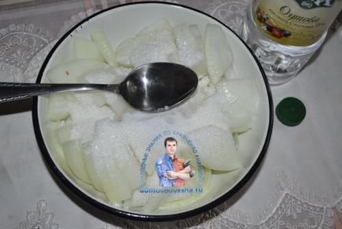 Как замариновать лук для салата быстро и вкусно без уксуса. Как замариновать лук для салата просто, быстро, и очень вкусно