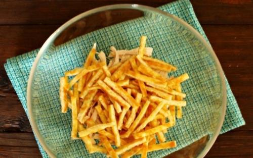 Яичные блинчики без крахмала для салата рецепт. Сырный салат из блинчиков.