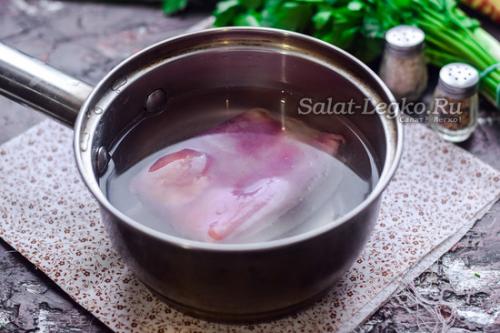 Салат тритон с кальмарами и ветчиной и крабовыми палочками и. Салат "Тритон" с кальмарами