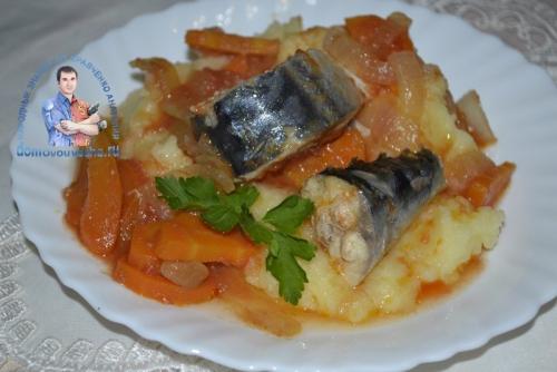 Скумбрия в томатном соусе с овощами — рецепт с фото