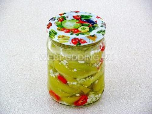 Салат кобра из красных помидор на зиму.