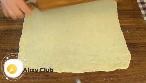 Булочки с яблоками из слоеного теста розочки. Пошаговое приготовление