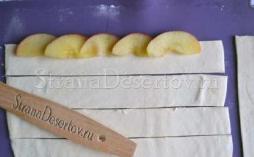 Булочки розочки с яблоками из слоеного дрожжевого теста