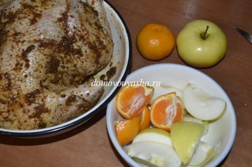 Курица с яблоками в духовке в рукаве рецепт. Курица фаршированная яблоками в духовке в рукаве. Рецепт с фотографиями.