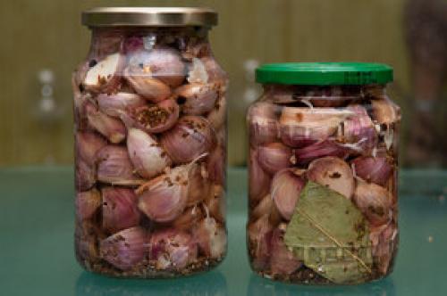 Как замариновать чеснок головками в домашних условиях простой рецепт. Простые рецепты маринования